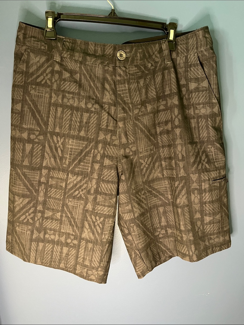 Crazy shirts brand, coconut poly/spandex gray/black patterned men shorts, golf - Picture 6 of 13